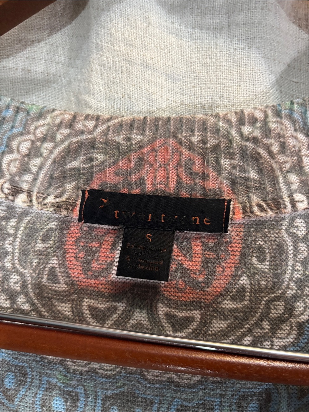 Forever 21 Paisley V-Neck sweater vest in Neutral, Blue & Tan - Picture 2 of 5